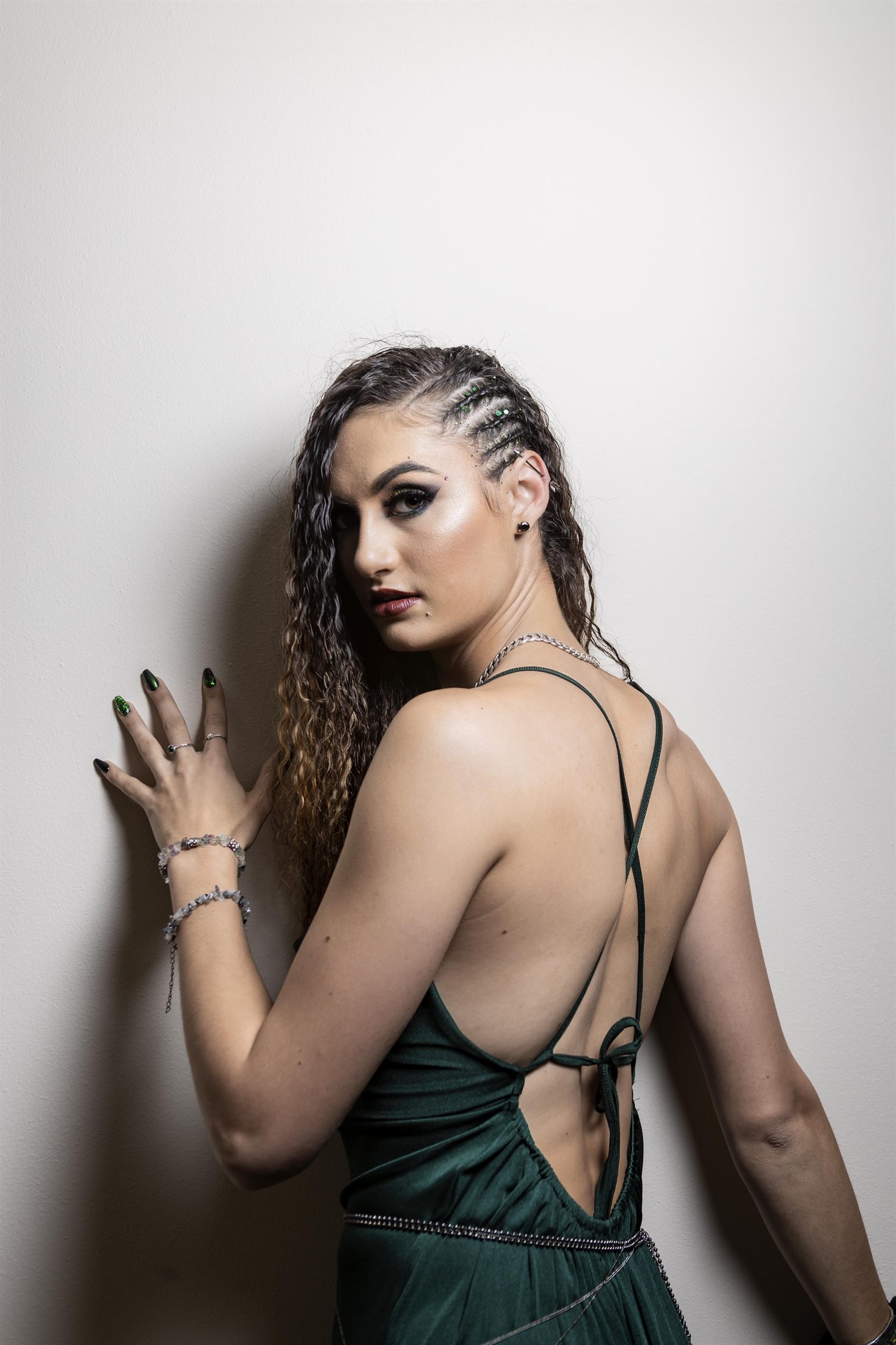 Annzelize model portfolio shoot at the Swakopmund Aviation Club by Maja Carstens — photo 5 of 13