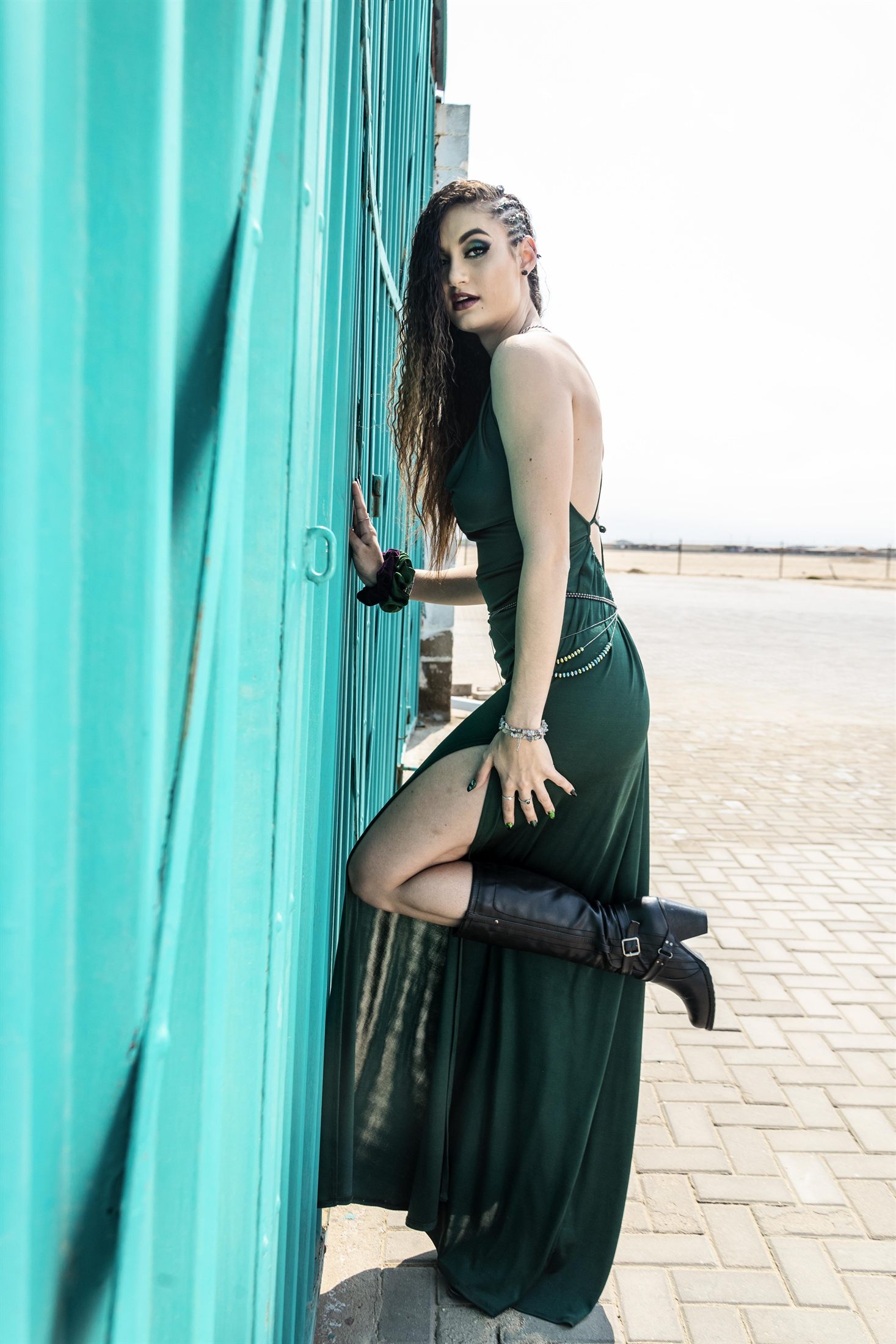 Annzelize model portfolio shoot at the Swakopmund Aviation Club by Maja Carstens — photo 8 of 13