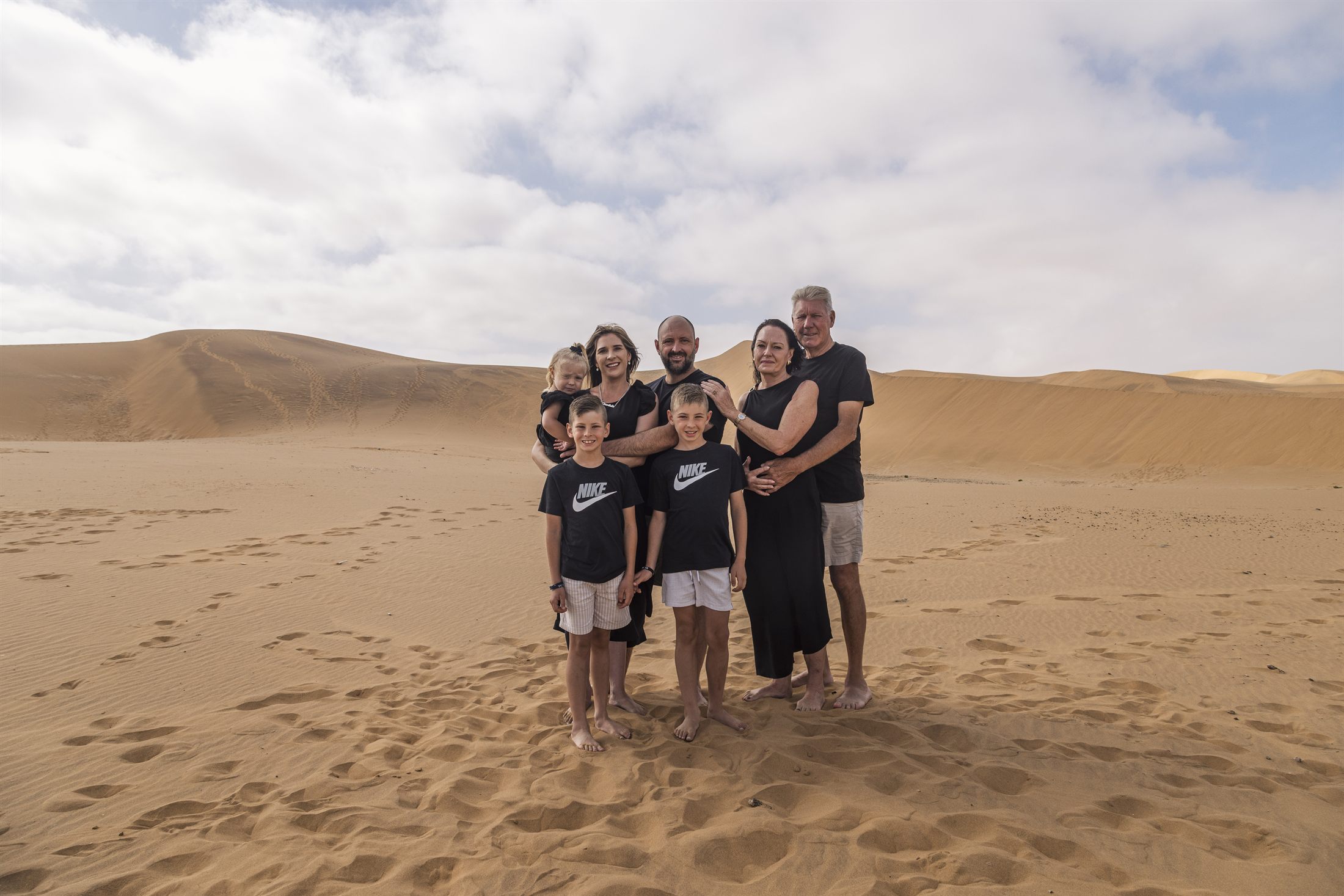 Chantelle Family Shoot in the Kramersdorf dunes by Maja Carstens — photo 1 of 16