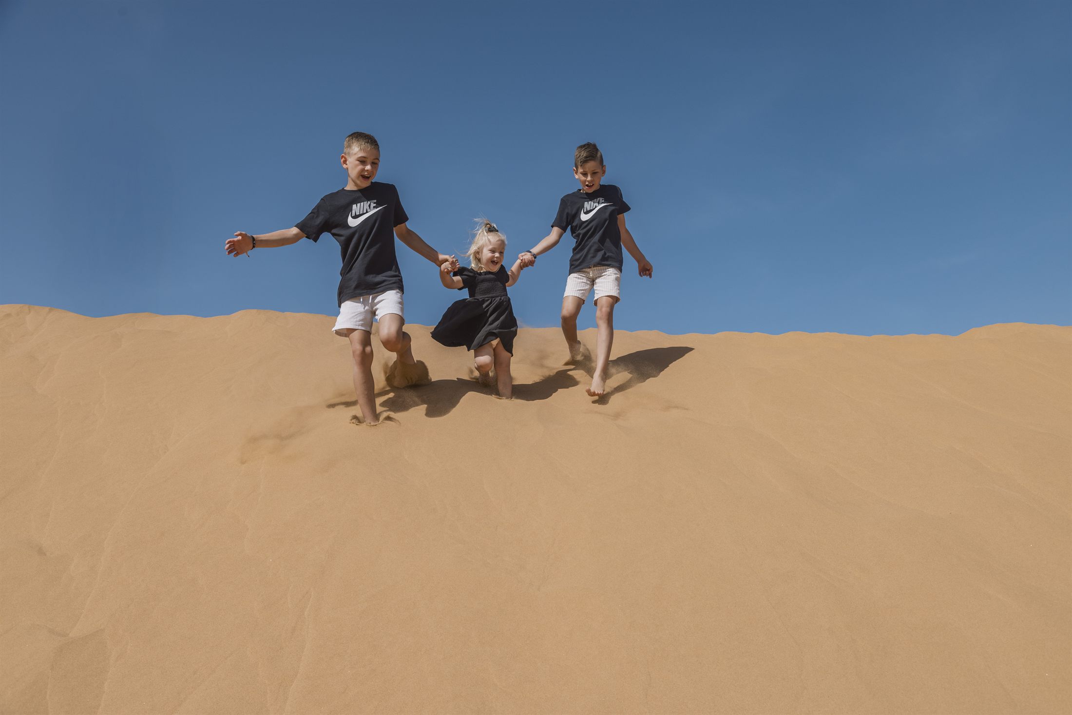 Chantelle Family Shoot in the Kramersdorf dunes by Maja Carstens — photo 14 of 16