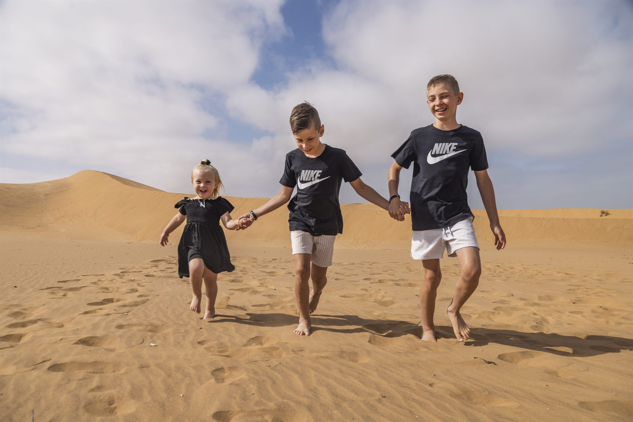 Chantelle Family Shoot in the Kramersdorf dunes by Maja Carstens — photo 2 of 16