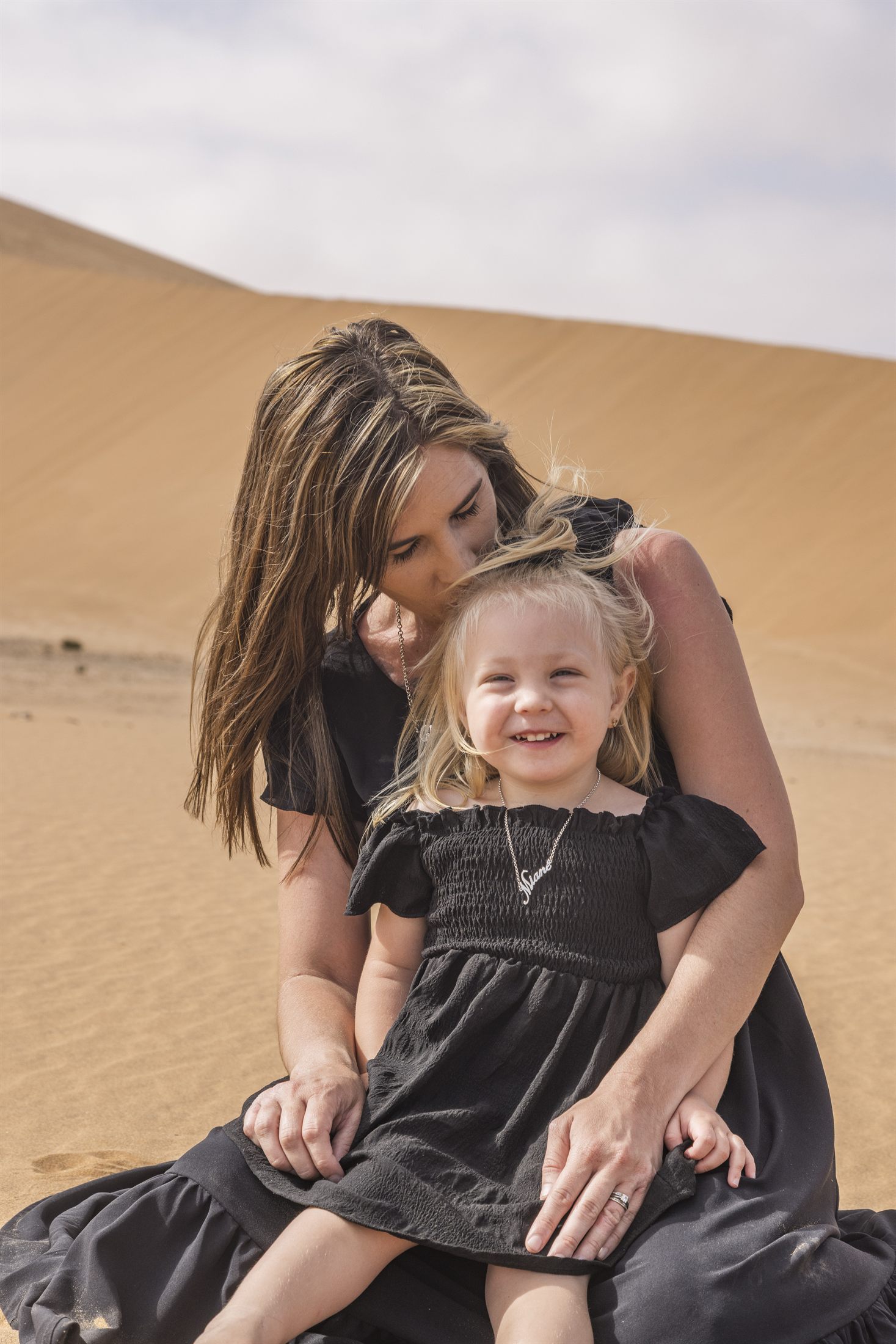 Chantelle Family Shoot in the Kramersdorf dunes by Maja Carstens — photo 4 of 16