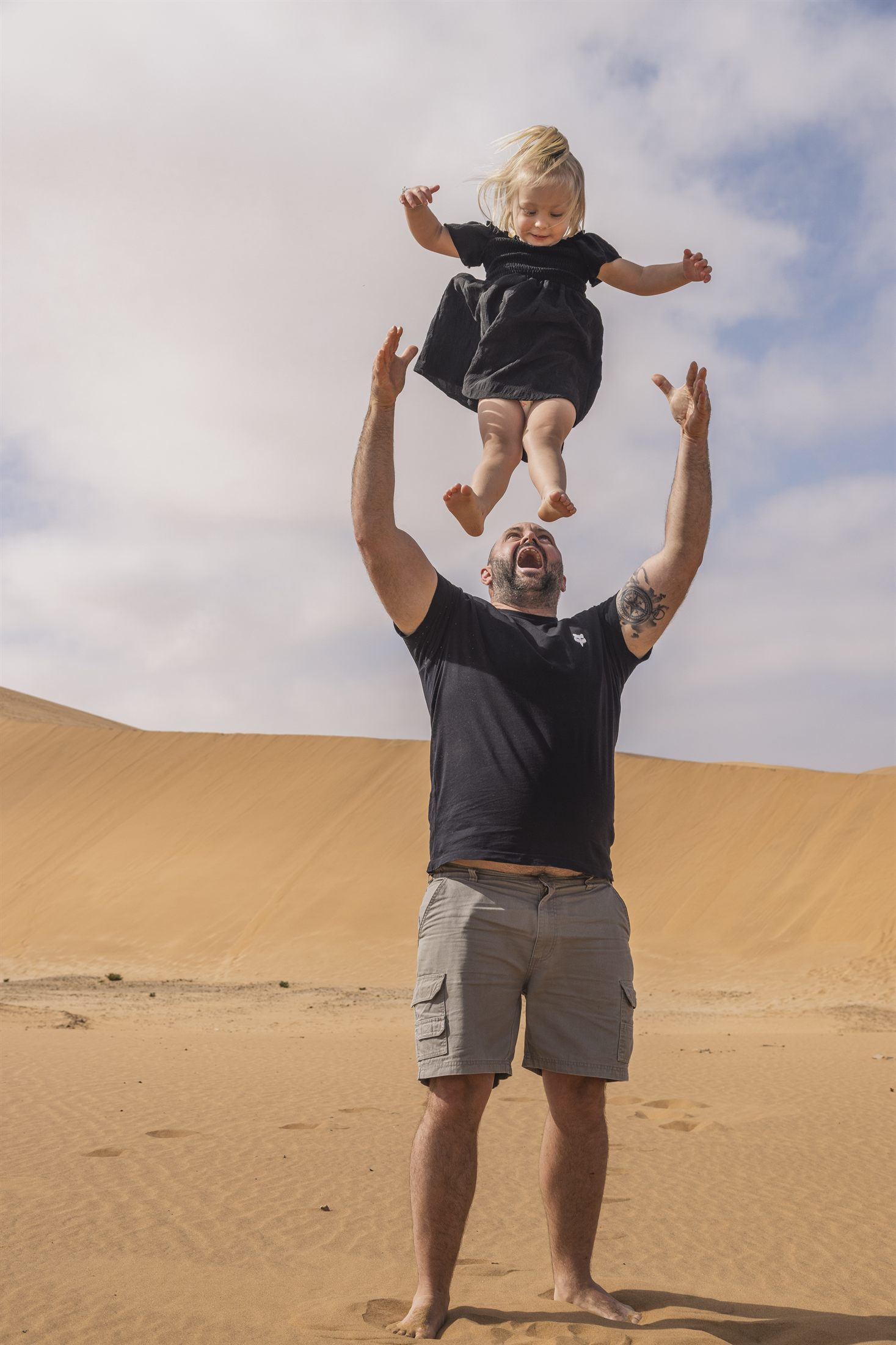 Chantelle Family Shoot in the Kramersdorf dunes by Maja Carstens — photo 6 of 16