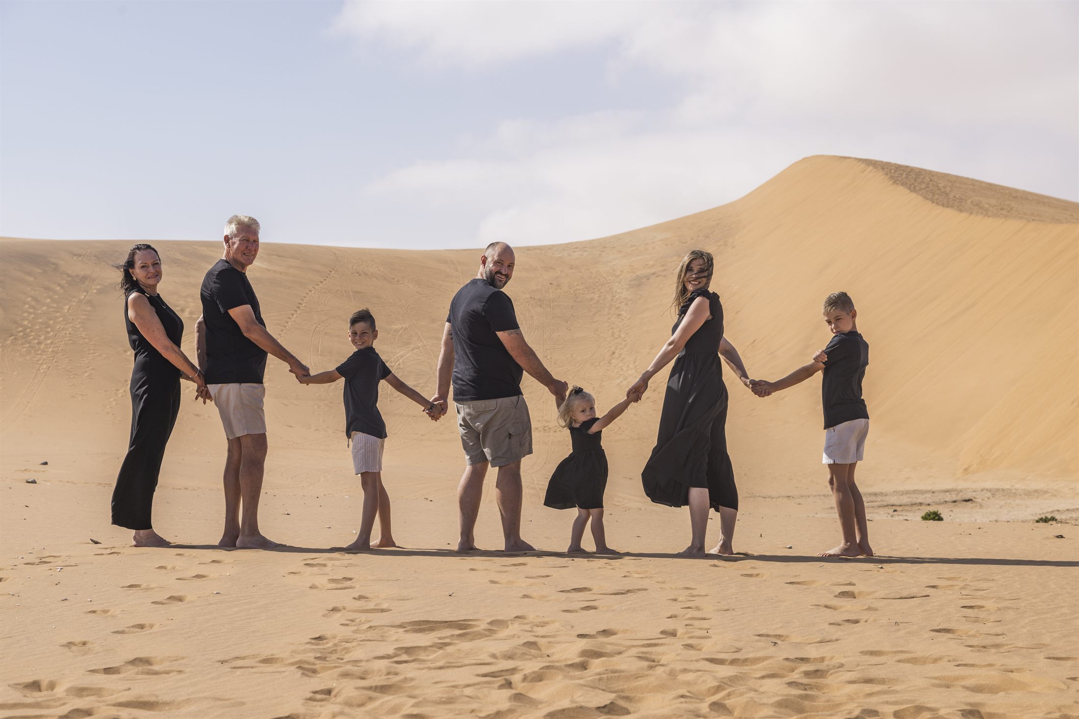 Chantelle Family Shoot in the Kramersdorf dunes by Maja Carstens — photo 8 of 16