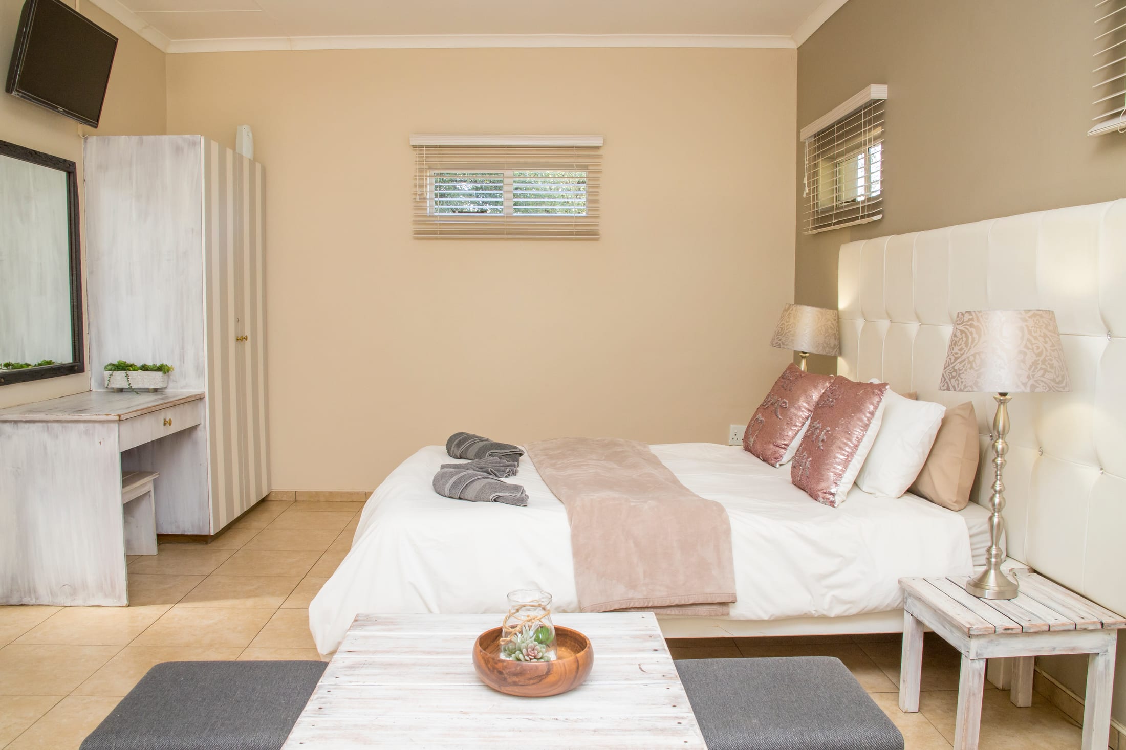 Heja Lodge rooms, pool and interior photography
