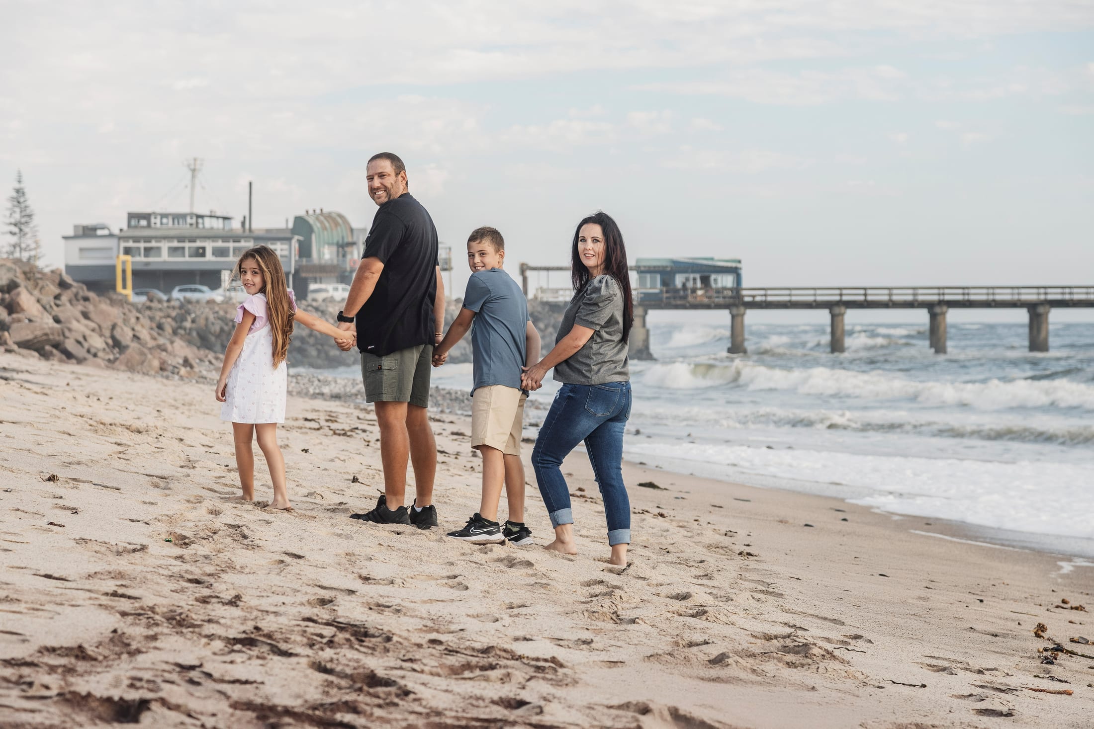 Lolla family shoot at the Swakopmund Jetty, palm-tree lane, and The Mole by Maja Carstens — photo 1 of 25