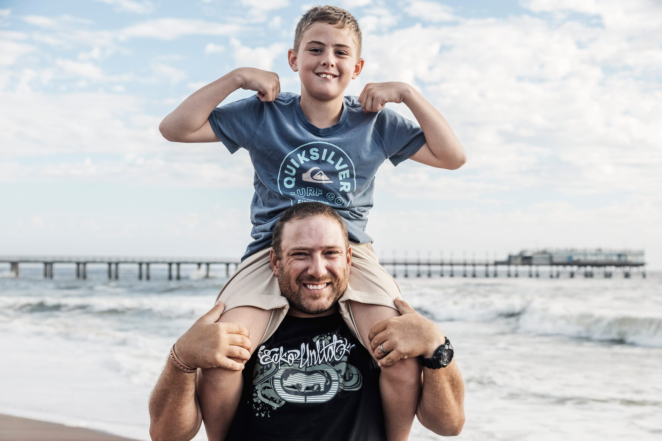 Lolla family shoot at the Swakopmund Jetty, palm-tree lane, and The Mole by Maja Carstens — photo 10 of 25