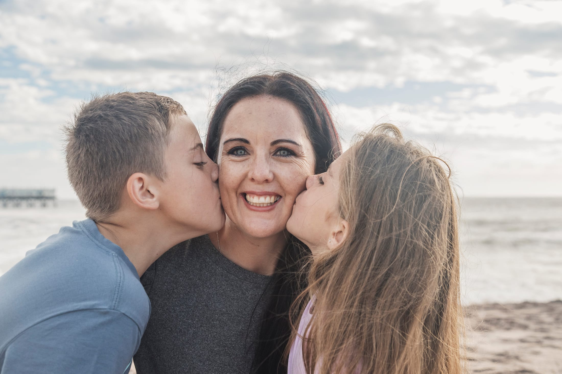 Lolla family shoot at the Swakopmund Jetty, palm-tree lane, and The Mole by Maja Carstens — photo 11 of 25