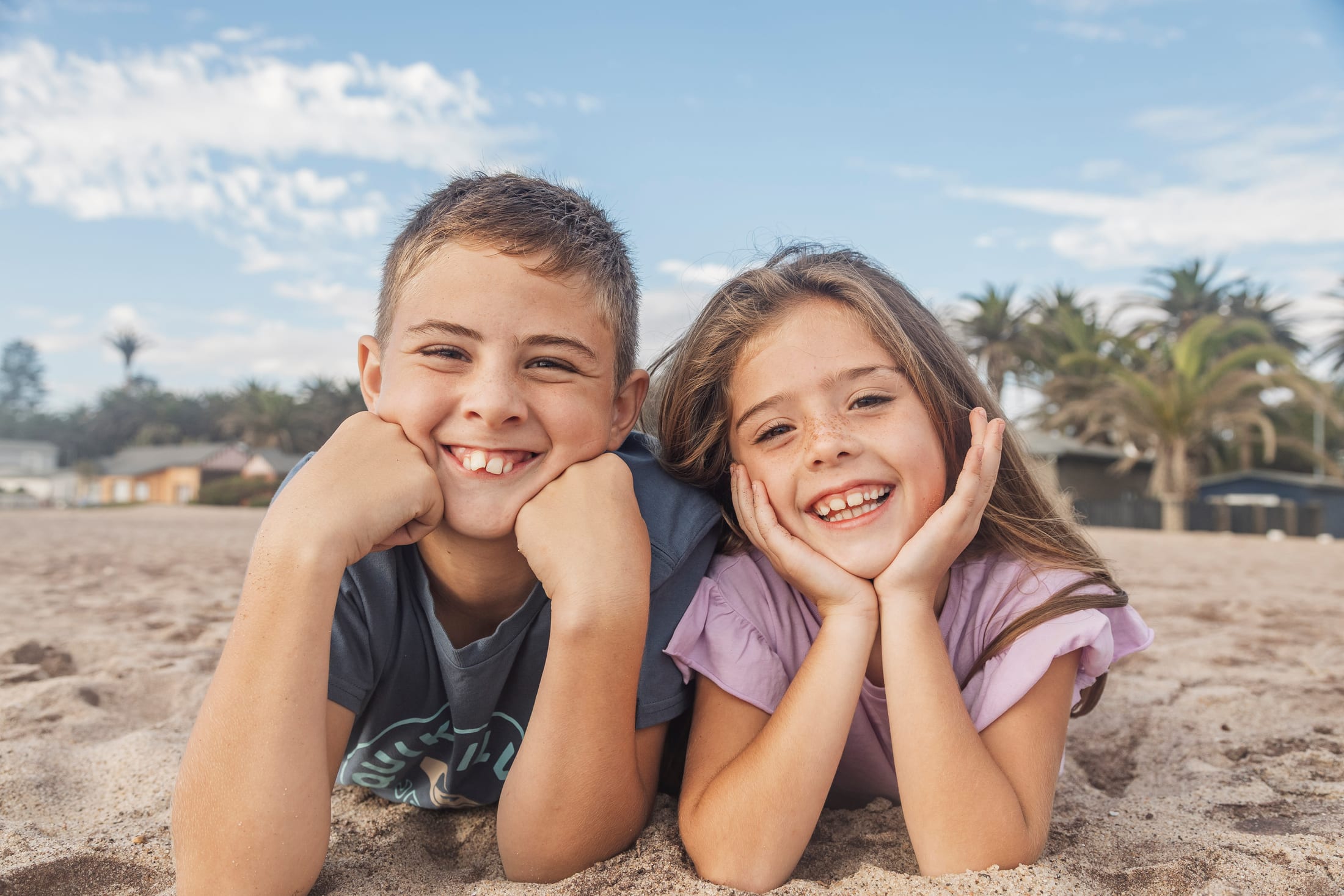 Lolla family shoot at the Swakopmund Jetty, palm-tree lane, and The Mole by Maja Carstens — photo 13 of 25