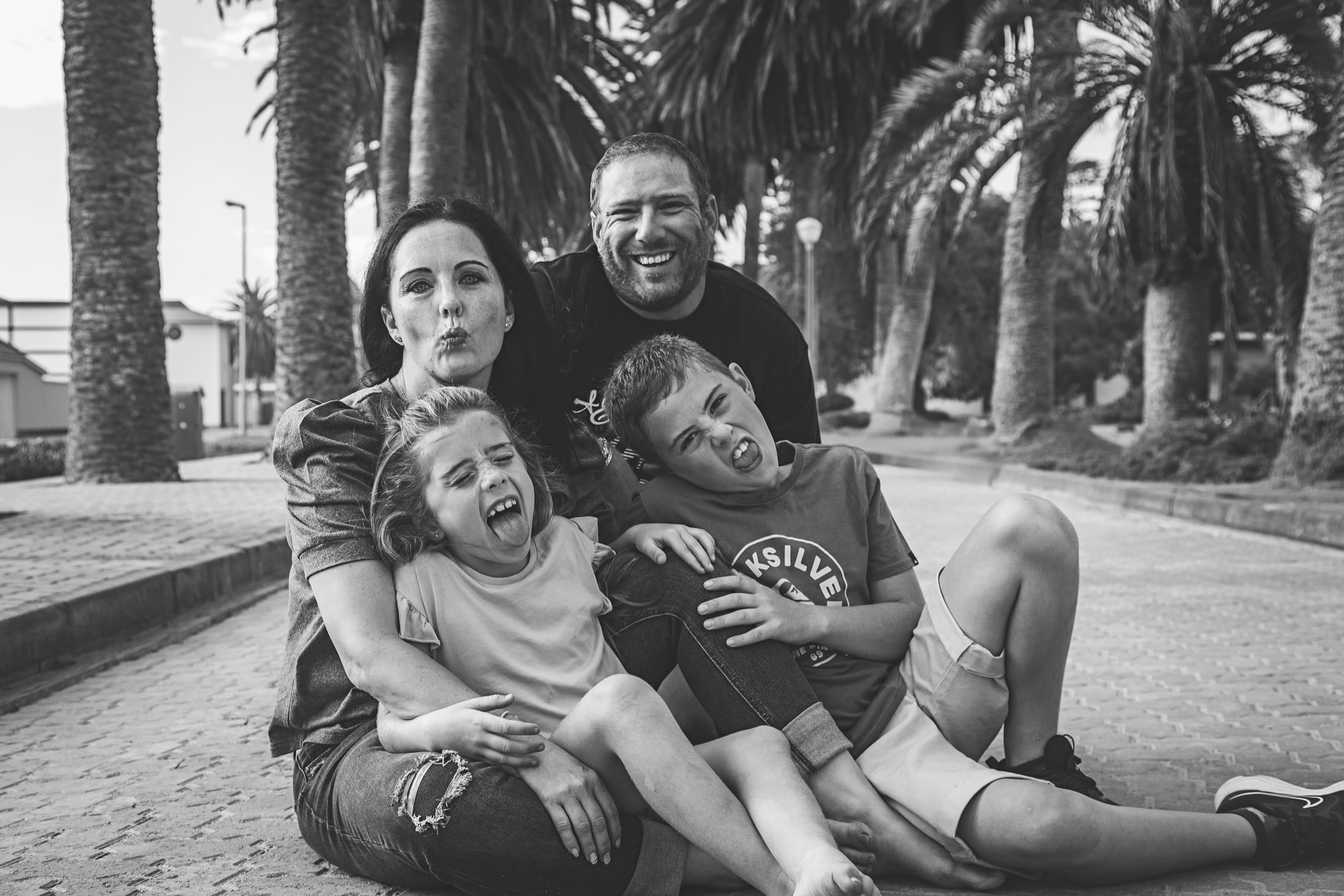 Lolla family shoot at the Swakopmund Jetty, palm-tree lane, and The Mole by Maja Carstens — photo 21 of 25