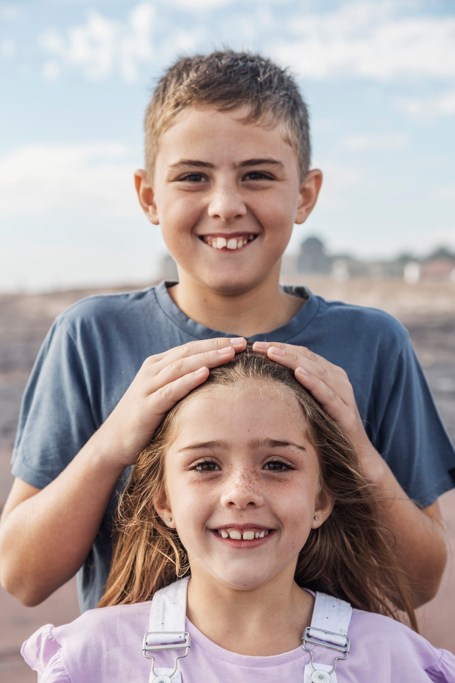 Lolla family shoot at the Swakopmund Jetty, palm-tree lane, and The Mole by Maja Carstens — photo 5 of 25