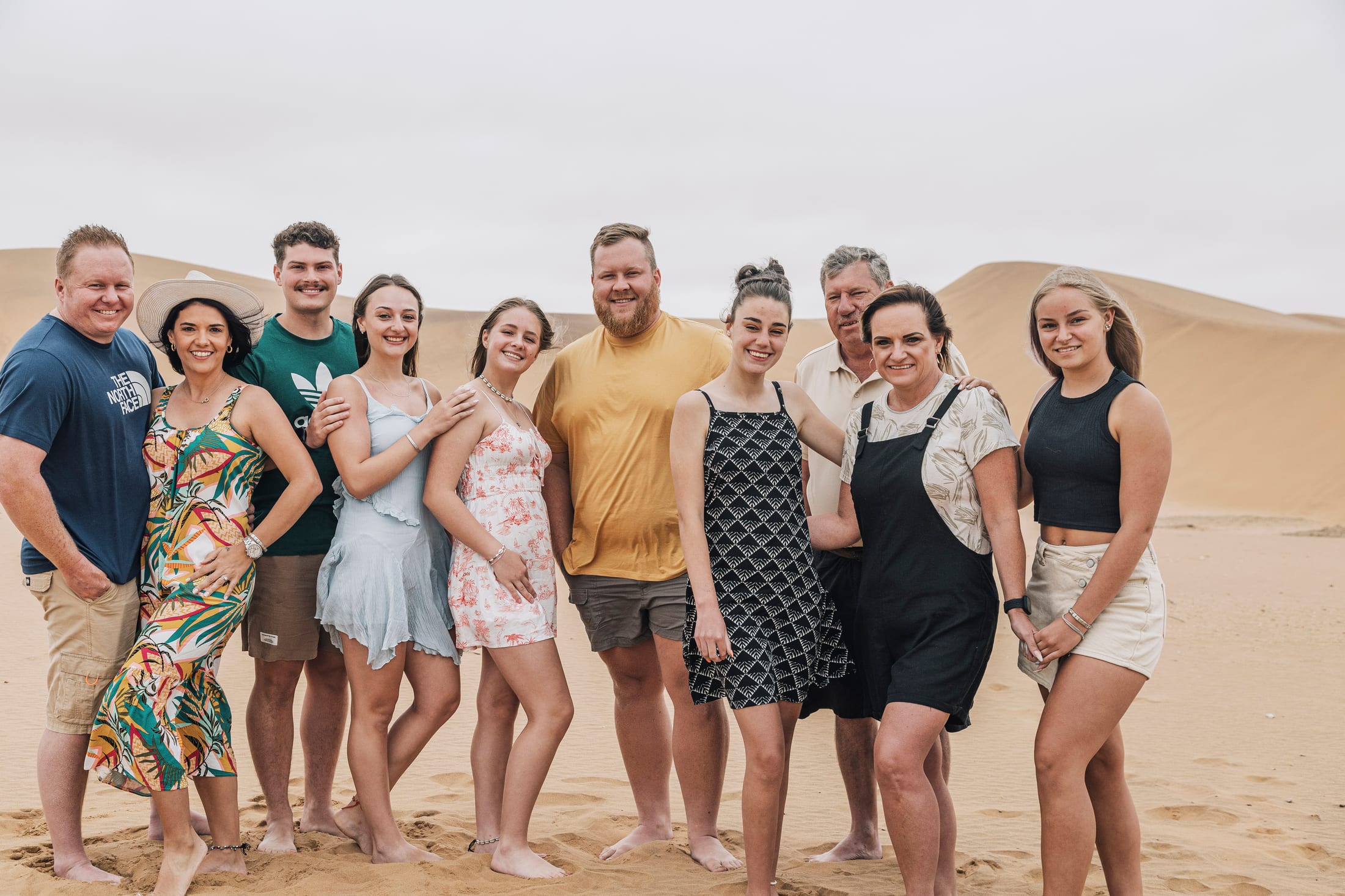 Ronel Serfontein family shoot in the Kramersdorf dunes by Maja Carstens — photo 1 of 21