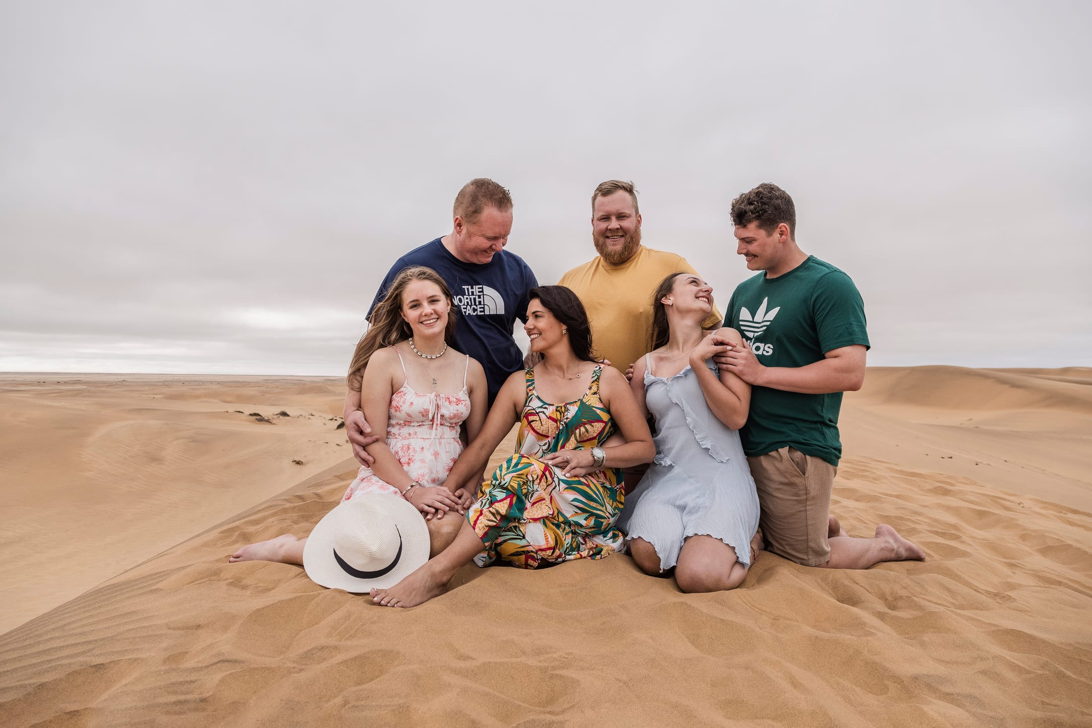 Ronel Serfontein family shoot in the Kramersdorf dunes by Maja Carstens — photo 12 of 21