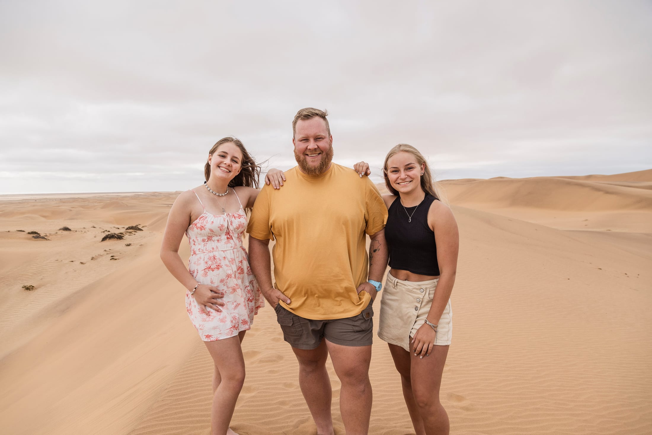 Ronel Serfontein family shoot in the Kramersdorf dunes by Maja Carstens — photo 20 of 21