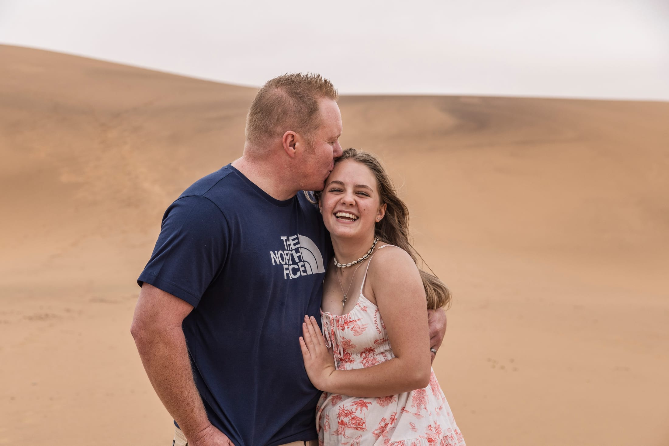 Ronel Serfontein family shoot in the Kramersdorf dunes by Maja Carstens — photo 6 of 21