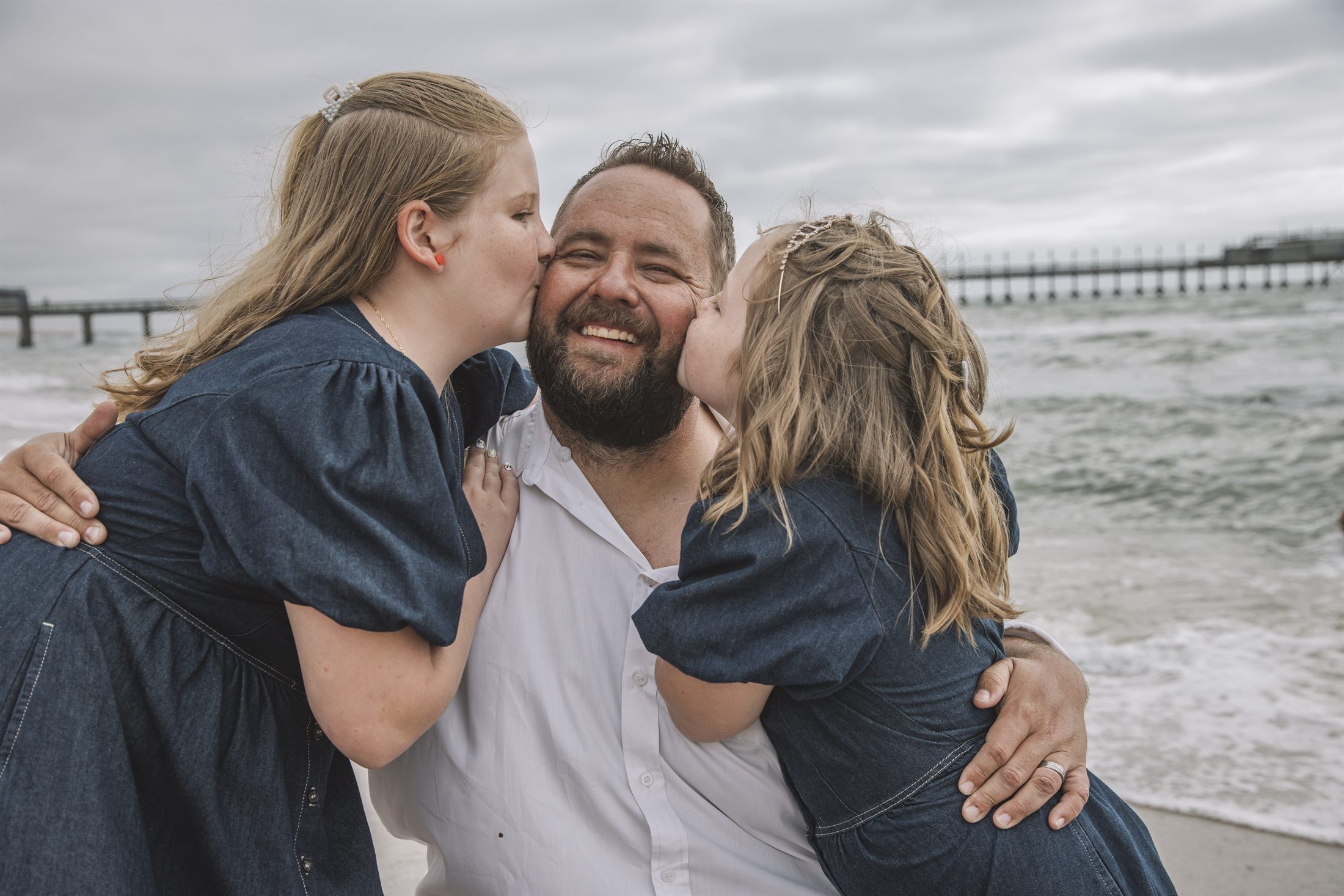 Tricia Burger family shoot at the Swakopmund Jetty and beach by Maja Carstens — photo 10 of 15