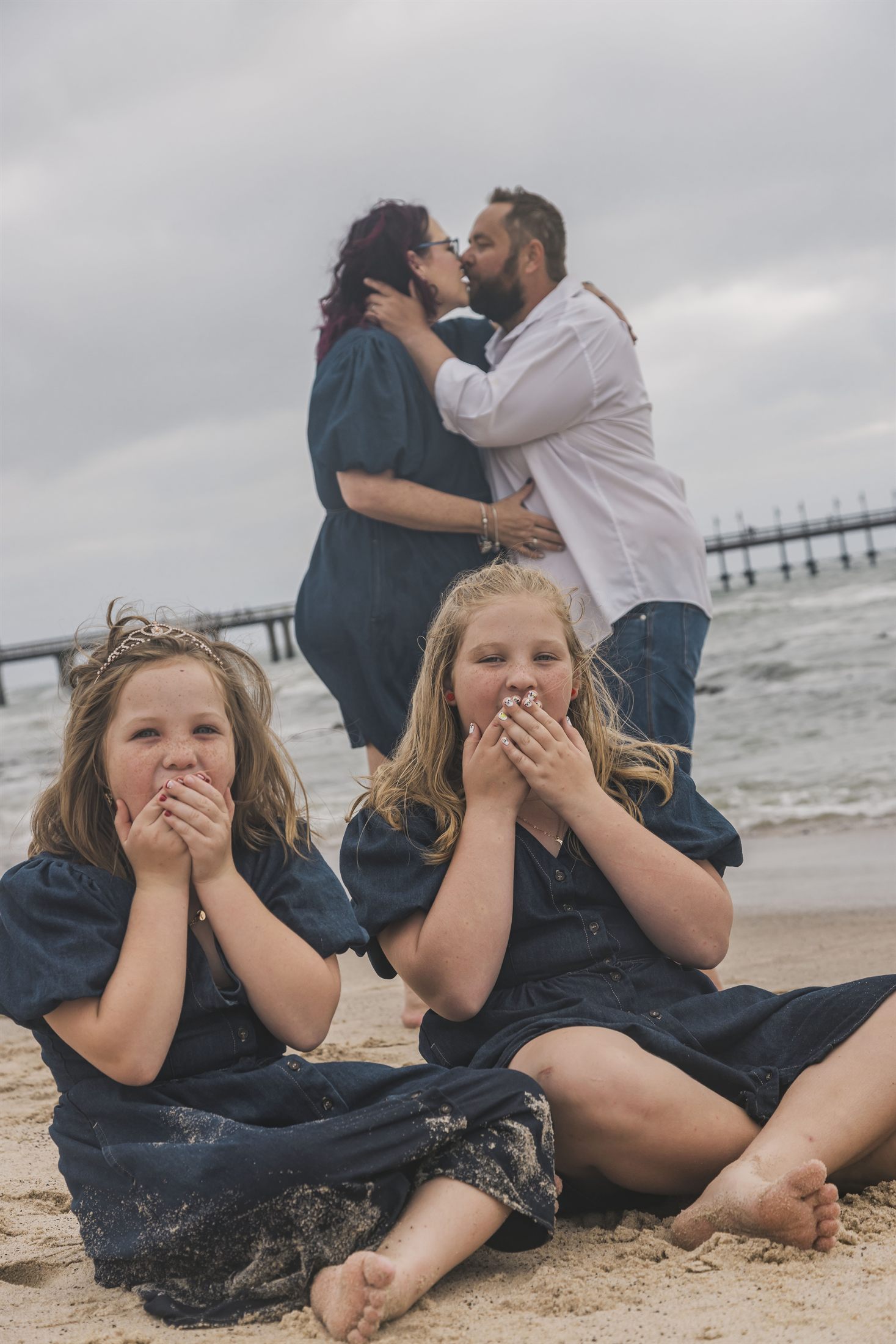 Tricia Burger family shoot at the Swakopmund Jetty and beach by Maja Carstens — photo 12 of 15