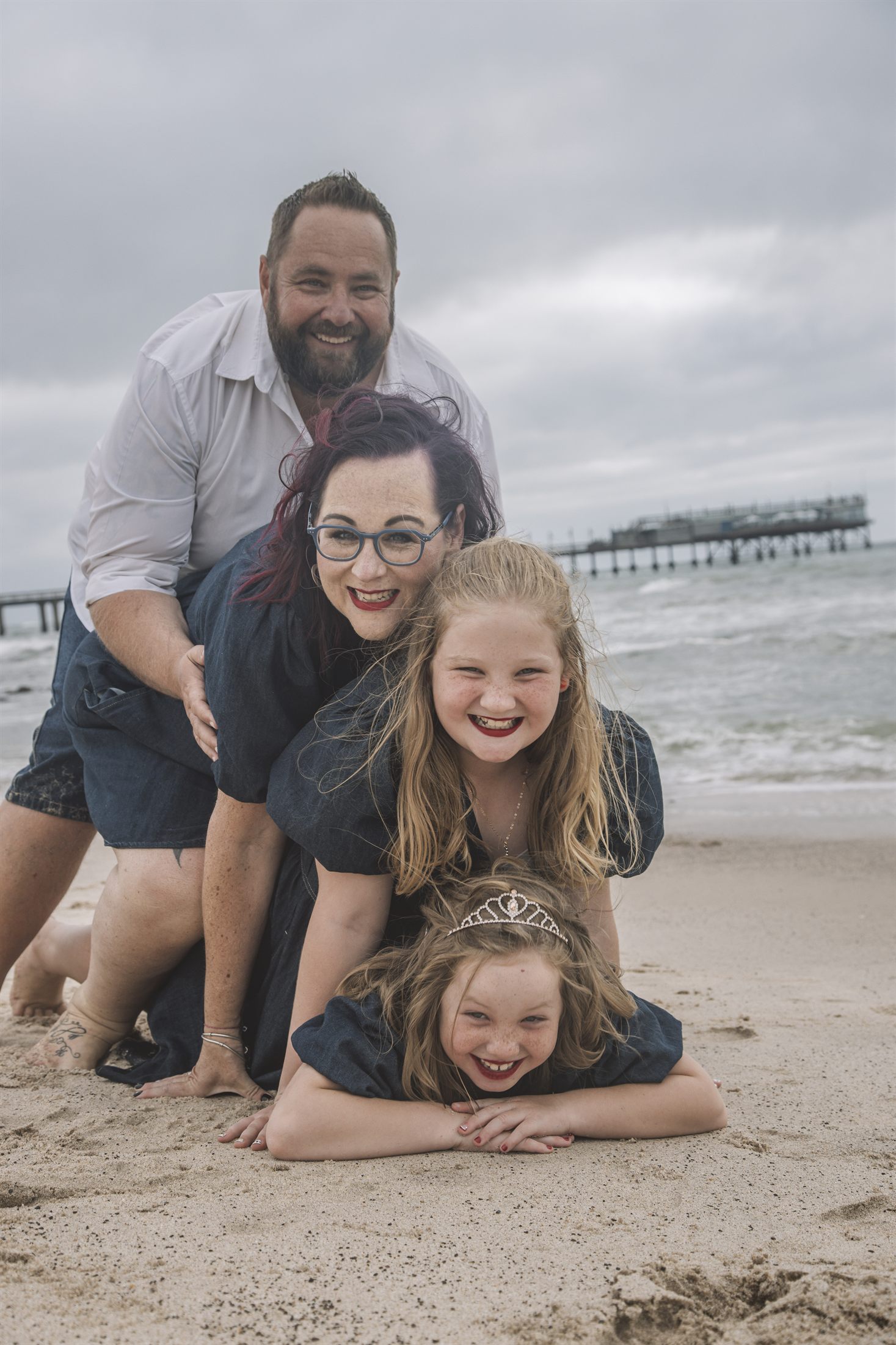Tricia Burger family shoot at the Swakopmund Jetty and beach by Maja Carstens — photo 13 of 15
