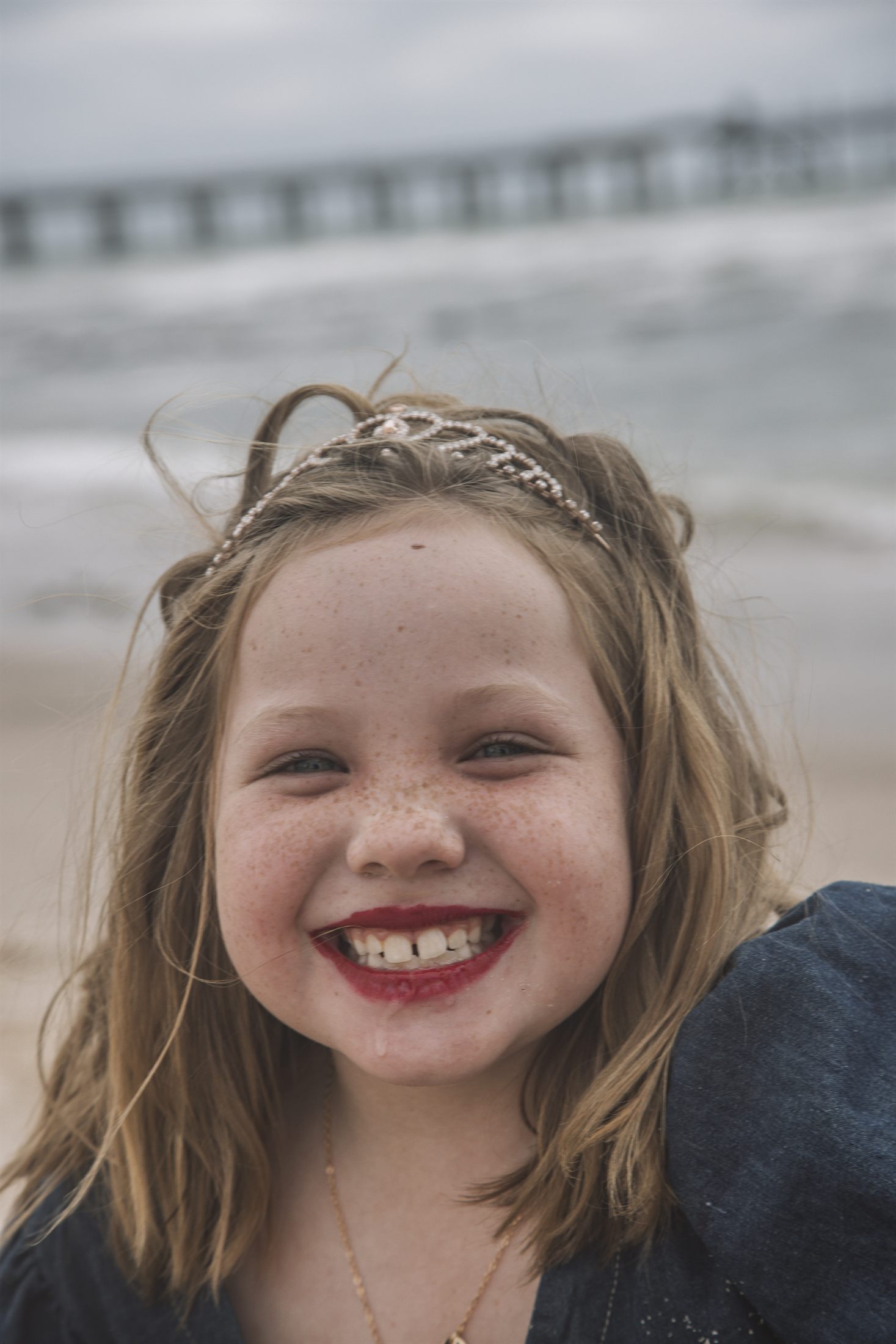 Tricia Burger family shoot at the Swakopmund Jetty and beach by Maja Carstens — photo 14 of 15