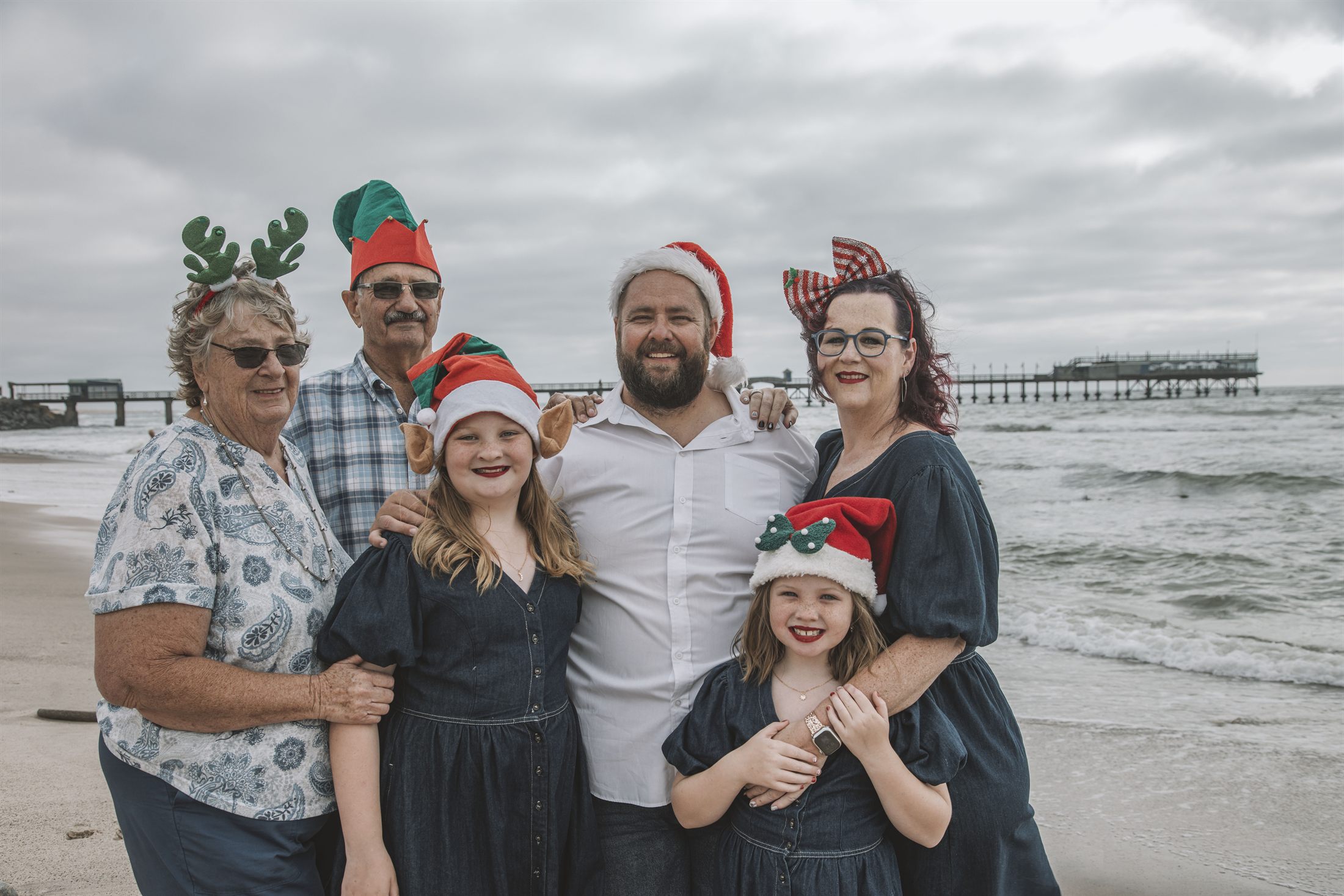 Tricia Burger family shoot at the Swakopmund Jetty and beach by Maja Carstens — photo 7 of 15